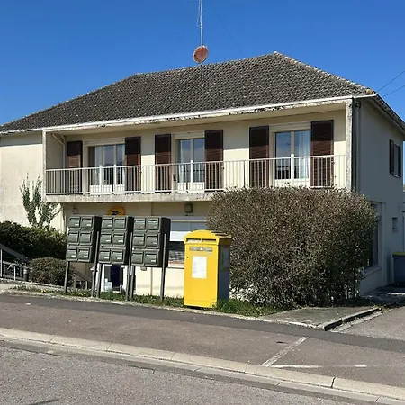 Дом отдыха Renovated Townhouse Vendeuvre-sur-Barse