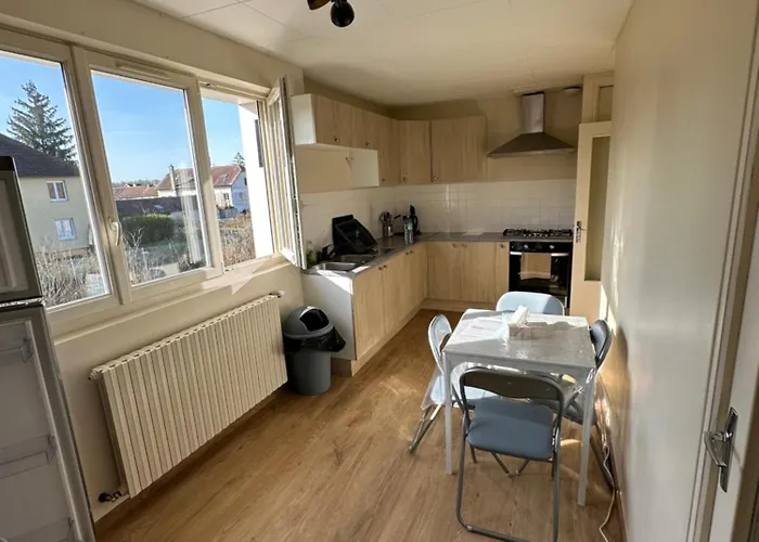 Renovated Townhouse בית נופש *