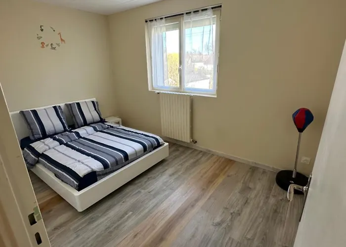 Renovated Townhouse בית נופש