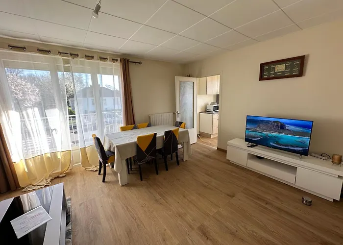 בית נופש Renovated Townhouse Vendeuvre-sur-Barse