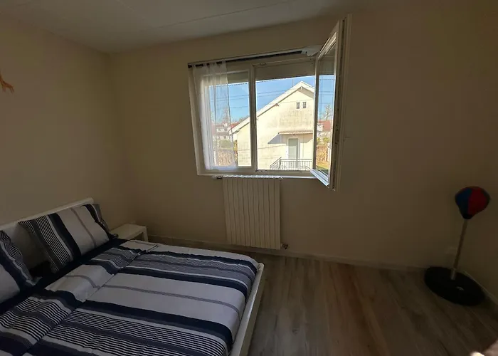 Renovated Townhouse Vendeuvre-sur-Barse